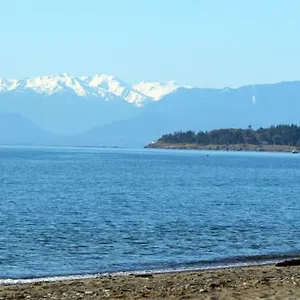 Apartment The Royal Bay Escape: Cozy 2 Bedrooms Garden, Colwood
